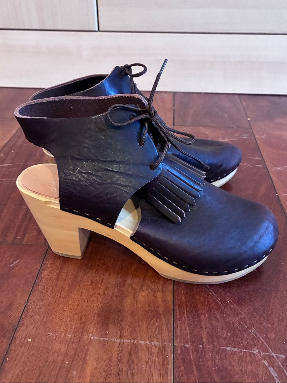 Bryr Handmade Dark Brown Leather Fringe Tie Wooden Clogs - Picture 4 of 6
